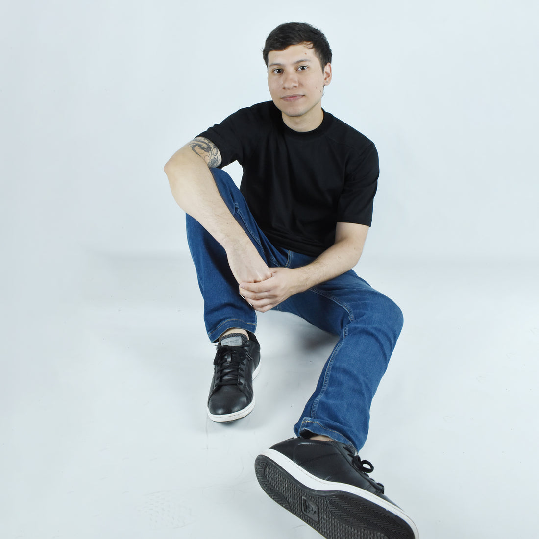 enpattas - camiseta negra regular fit sin estampar